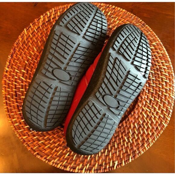 CEVILLE - L Sz 7.5 (38) Red Quilted Nylon Slippers. EVA Sole & Fleece Lining NWT - Picture 4 of 16